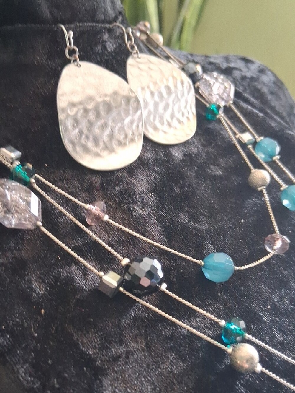 Multi-Strand Silver & Teal Beaded Necklace with Hammered Disc Earrings - Picture 6 of 7